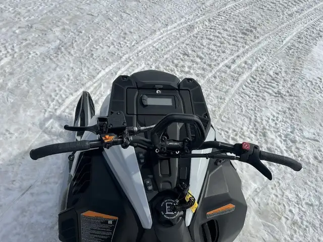 2026 Ski-Doo Summit Adrenaline 850 E-TEC 146 ES H_Alt Powder in Snowmobiles in Portage la Prairie - Image 15