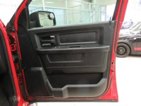 RAM 1500 2018 V8 5.7 LITRES HEMI 4X4 QUAD-CAB AVEC UN TRÈS BEAU LOOK AVEC SEULEMENT 60500 KM CERTIFI... (image 9)