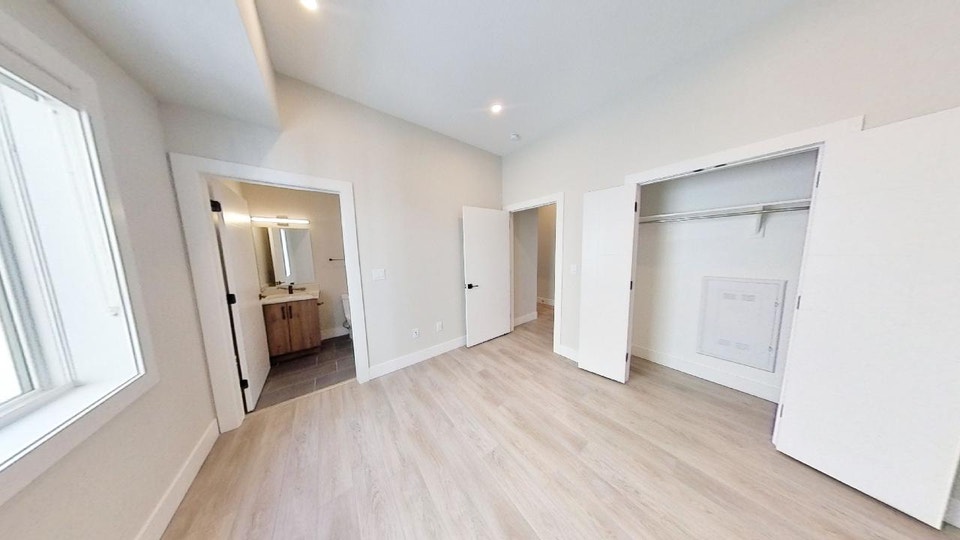 TWO BEDROOM APARTMENT IN BRAND NEW BUILDING STEPS FROM DOWNTOWN! 5