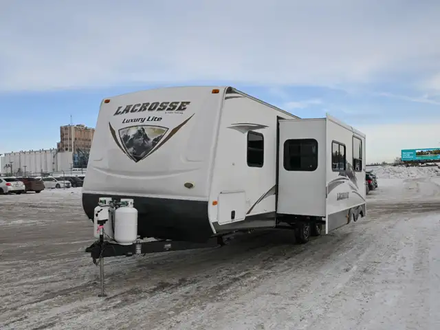 2013 LaCrosse 292BHS in Travel Trailers & Campers in St. Albert - Image 4