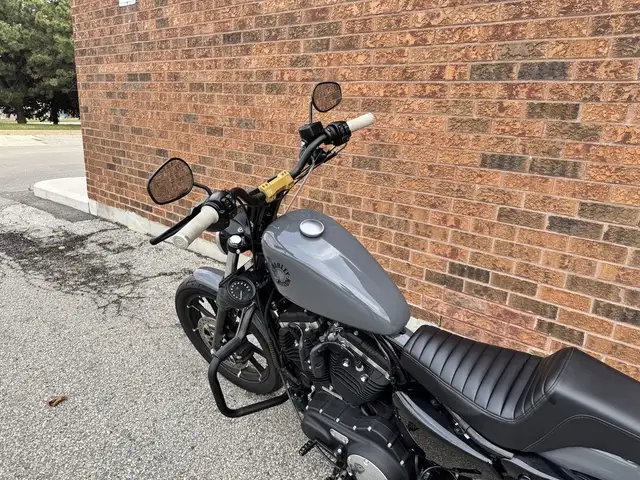 2022 Harley-Davidson Iron 883 **VANCE & HINES PIPES** **TONS OF  in Street, Cruisers & Choppers in Markham / York Region - Image 30