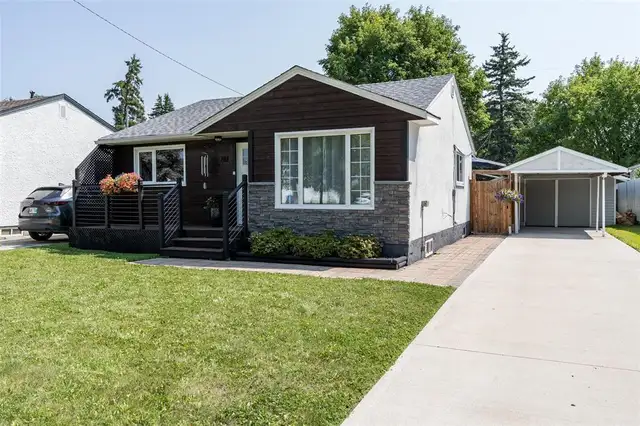 761 Parkhill Street Winnipeg, Manitoba in Houses for Sale in Winnipeg - Image 3