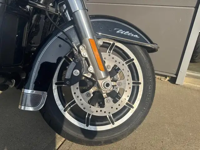 2014 Harley-Davidson FLHTCU - Electra Glide Ultra Classic in Sport Touring in Edmonton - Image 6