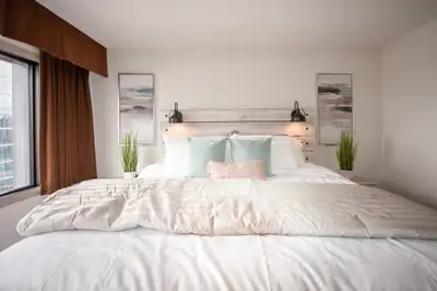 190 Smith Apartment Suites - 1-Bedroom Suite Apartment for Rent, View more