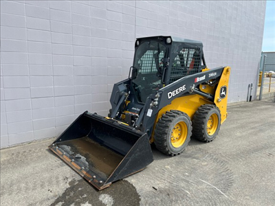 Hours: 205 | Location: Edmonton - CCE, AB, CA | Buckets: 66 Bucket; Operators Station: Cab w/ AC; Op...