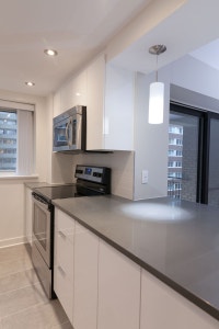 Semi-renovated Akelius two bedroom apartment for rent. Located near Drummond & Sherbrooke W in the D... (image 2)