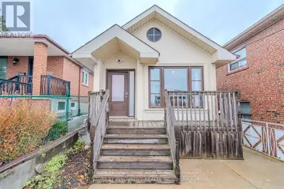 UPPER - 523 WESTMOUNT AVENUE Toronto (Oakwood Village), Ontario