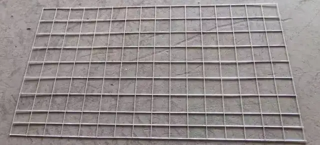 7 FT & 16 FT Welded Wire Fence Panels – Heavy-Duty 4" x 4" Metal in Decks & Fences in Grande Prairie - Image 3