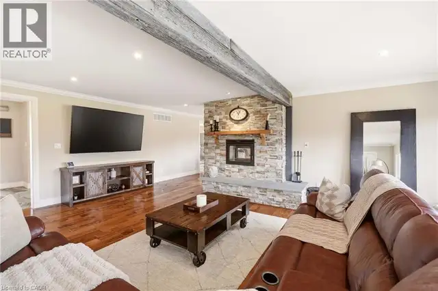 1371 10TH CONCESSION Road W Puslinch, Ontario in Houses for Sale in Guelph - Image 12