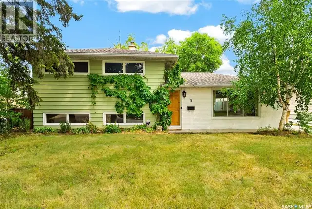 5 Bryant STREET Regina, Saskatchewan in Houses for Sale in Regina - Image 2