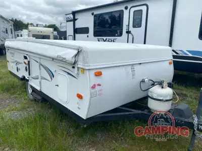 The Flagstaff MAC/LTD 228D folding pop-up camper by Forest River offers a single slide. In the rear...