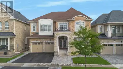 Exceptional massive almost 3700 sq. ft. 5 bedroom(+2 in the basement) executive home in Credit Valle...
