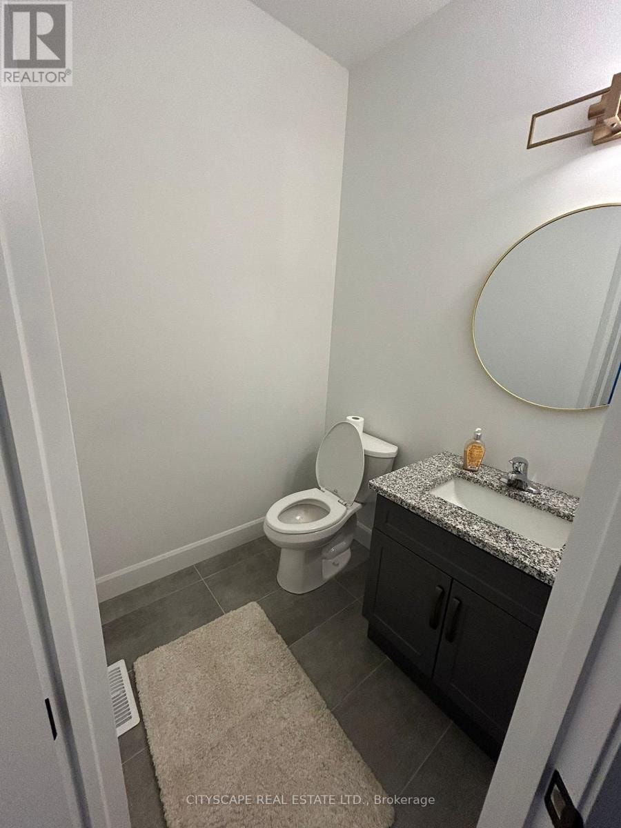 3821 AYRSHIRE AVENUE London South (South V), Ontario 3