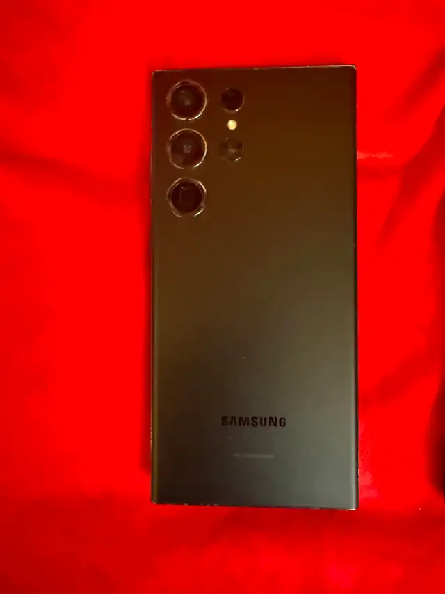Samsung S23 Ultra Phone w Case~256 gigs in Cell Phones in Hamilton - Image 5