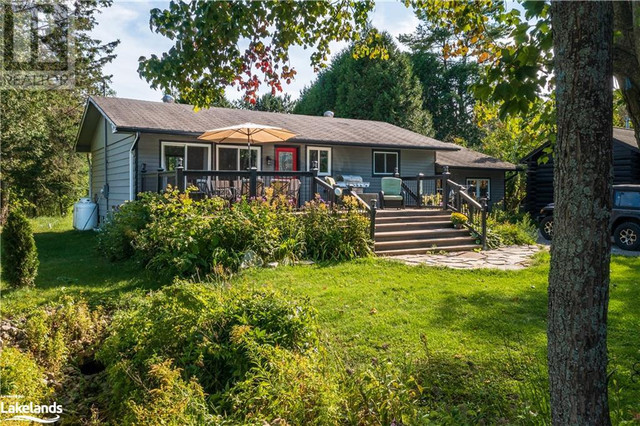 1076 HARVEY Avenue Dorset, Ontario in Houses for Sale in Muskoka - Image 2