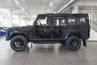 Découvrez le summum de lartisanat britannique avec ce Land Rover Defender 110 1987, restauré sur mes... (image 7)