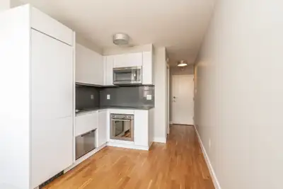 renovated Bachelor, Dufferin and Dupont - ID 4049