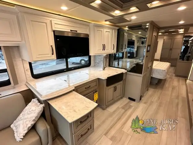 2025 Newmar Dutch Star 4369 Black Out Package in RVs & Motorhomes in Moncton - Image 23
