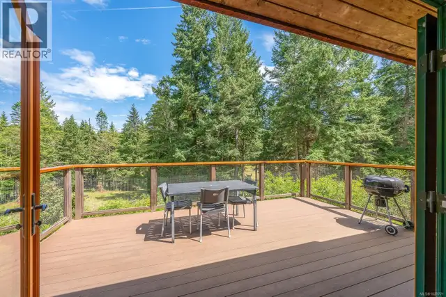 9900 Greenhill Rd Denman Island, British Columbia in Houses for Sale in Comox / Courtenay / Cumberland - Image 11