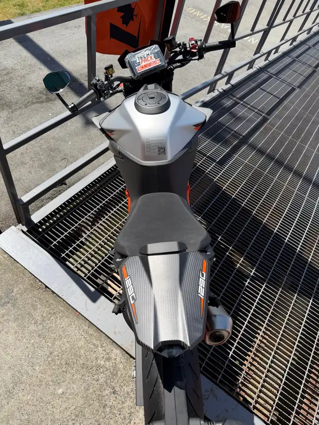 2023 KTM 1290 Super Duke R EVO in Street, Cruisers & Choppers in Vancouver - Image 6
