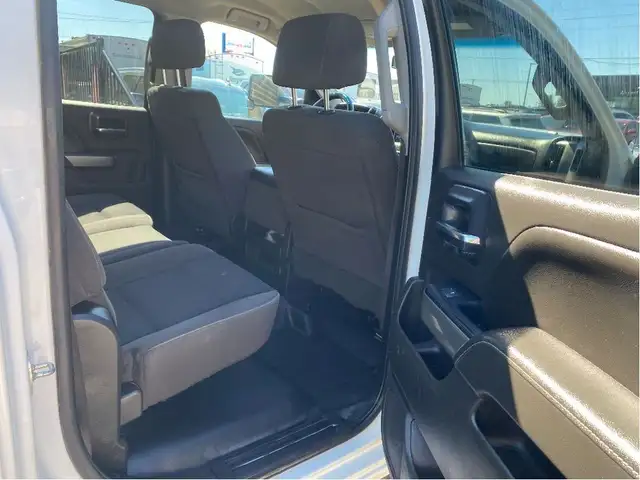 2018 Chevrolet SILVERADO 2500HD LT, Duramax Diesel, No Accidents in Cars & Trucks in London - Image 14