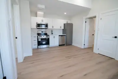 Newly Renovated 1 Bedroom + Den Apartment in Welland!
