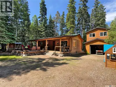 5 spacious bedrooms make this Pickerel Point getaway the perfect place to gather family and friends...