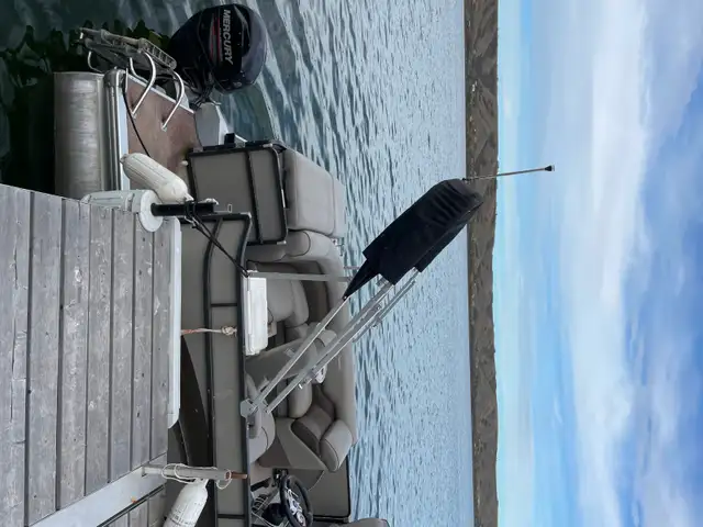 2014 premier pontoon in Powerboats & Motorboats in Regina - Image 5