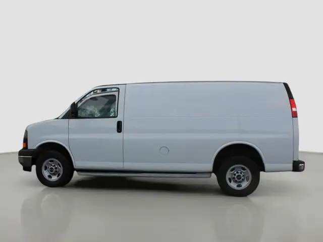 2023 GMC Savana Cargo Base in Cars & Trucks in Comox / Courtenay / Cumberland - Image 7