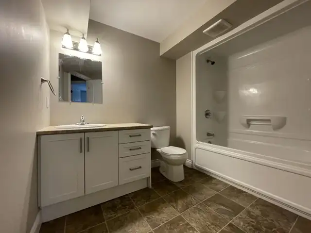 3 bedroom apartment, walking distance to SLC 1-37 Churchill in Long Term Rentals in Kingston - Image 17
