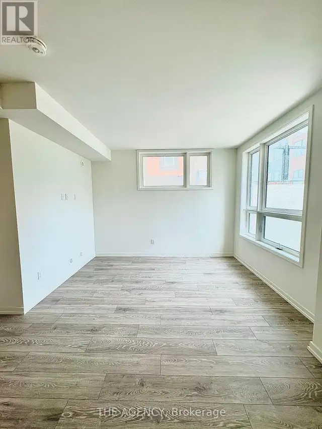15 - 14 LYTHAM GREEN CIRCLE Newmarket (Glenway Estates), Ontario63005669796097121