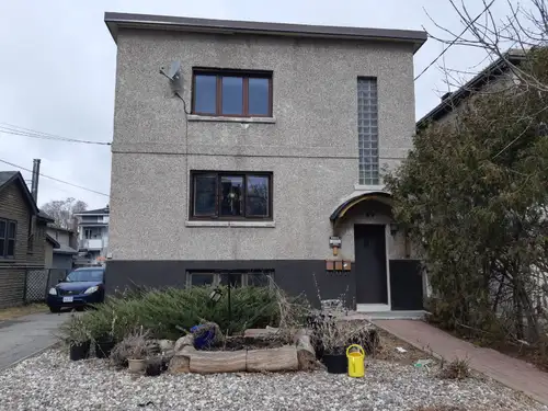 Two-bedroom apartment next to Beechwood. The building is steps away from a Metro store, dining, and...