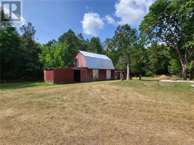 404 PERIVALE Road W Manitoulin Island, Ontario in Houses for Sale in Sudbury - Image 2