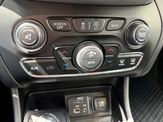 2017 Jeep Cherokee Trailhawk5484076570837196824