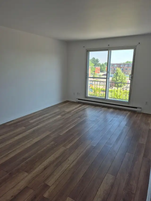 Vieux-Longueuil Grand 5 1/2 - Rénové -Calme! in Long Term Rentals in Longueuil / South Shore - Image 4