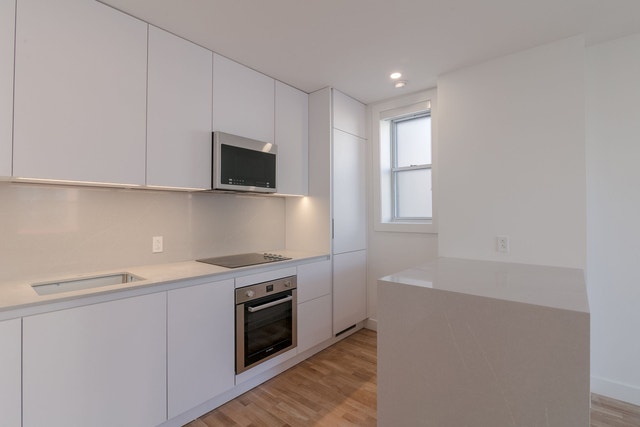 5530 Cote Saint-Luc Road — photo 1