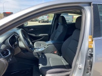 Experience refined driving with the 2024 Chevrolet Malibu 1LT in Sterling Grey Metallic, blending ad... (image 8)