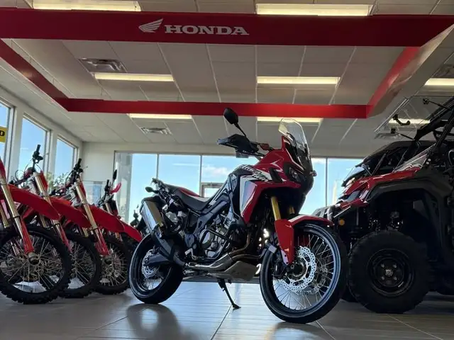 2017 HONDA African Twin ABS in Street, Cruisers & Choppers in St. Albert - Image 2