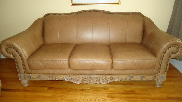 GORGEOUS 2 PIECES 100% LEATHER SOFA SET CAN DELIVER in Couches & Futons in Kingston