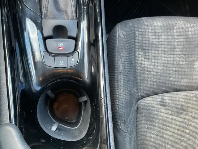 2019 Toyota C-HR in Cars & Trucks in Ottawa - Image 26