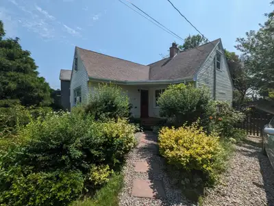 25-021 Quaint home in Dartmouth (furnished or unfurnished)