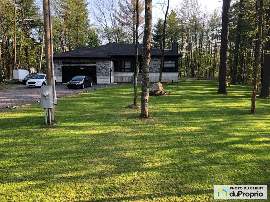 $1,425,000 - Bungalow for sale in Lac-Brome (Foster) — photo 1