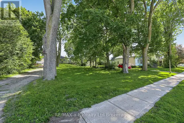 305 HALL STREET Ingersoll (Ingersoll - South), Ontario in Land for Sale in Woodstock - Image 2