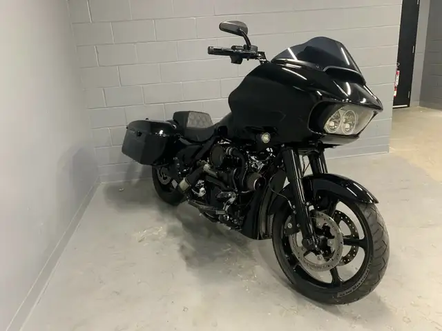 2017 Harley-Davidson Road Glide Special in Street, Cruisers & Choppers in Oshawa / Durham Region - Image 6
