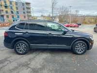 4Motioin All Wheel Drive Leather Interior Panoramic Sunroof Power Liftgate Navigation Apple Carplay... (image 5)