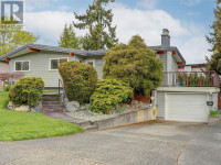 740 Rockheights Ave Esquimalt, British Columbia