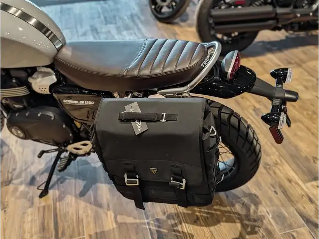 2025 Triumph Scrambler 1200 X // Ash Grey w/ Headlight Grill, Hi in Sport Bikes in Winnipeg - Image 13