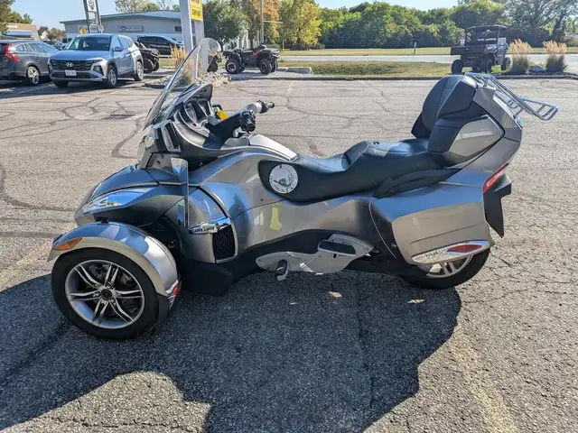 2012 Can-Am SPYDER RT-S SE5 990 in Street, Cruisers & Choppers in Sarnia - Image 5
