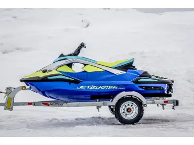 US-YAMA1658J526 Domptez les vagues aux commandes de la JetBlaster PRO de Yamaha, une motomarine spor...
