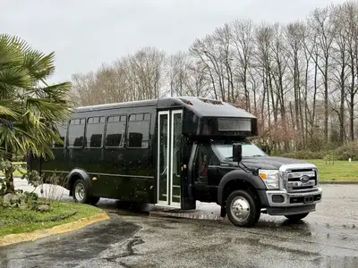 2013 Ford F-550 Bus 5169 hours 1761 idle 25 Passenger with 2 point seatbelt Rear Storage Compartment...